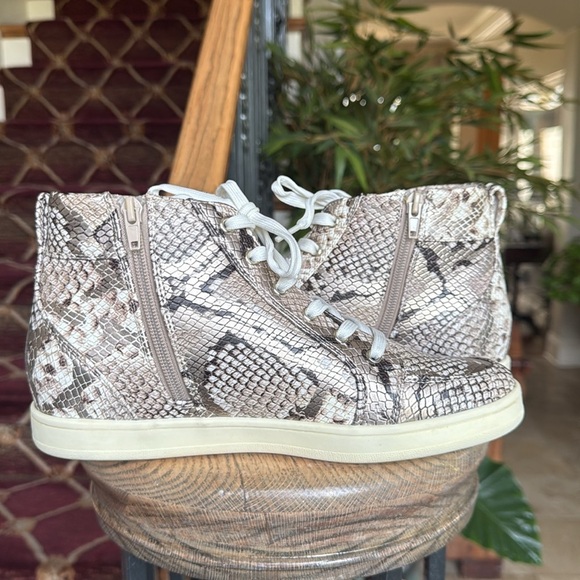 Call it Spring ladies vegan high tops snake print size 9 excellent condition - Picture 13 of 16